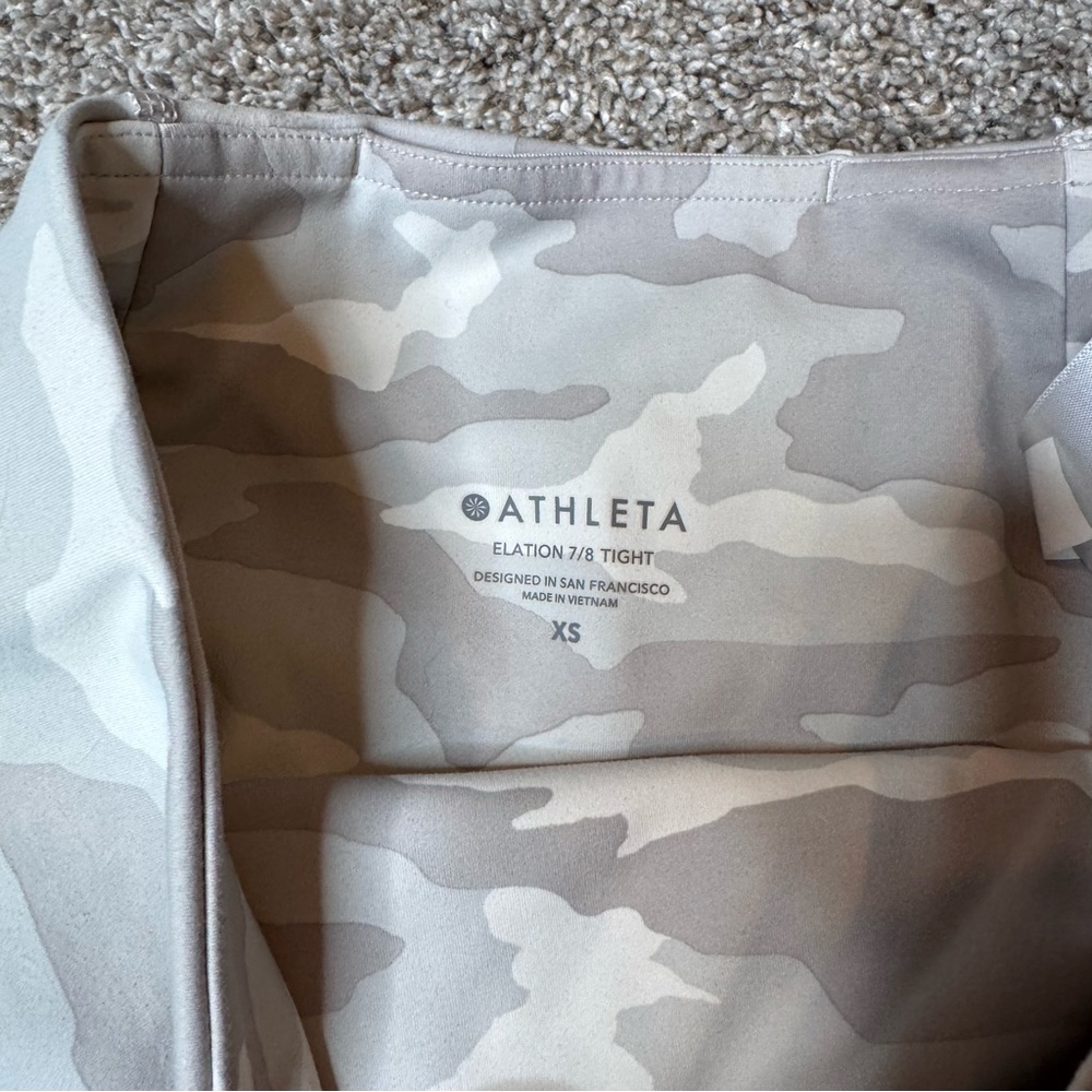 ATHLETA Elation 7/8 Light Gray Camo size XS - Picture 4 of 4